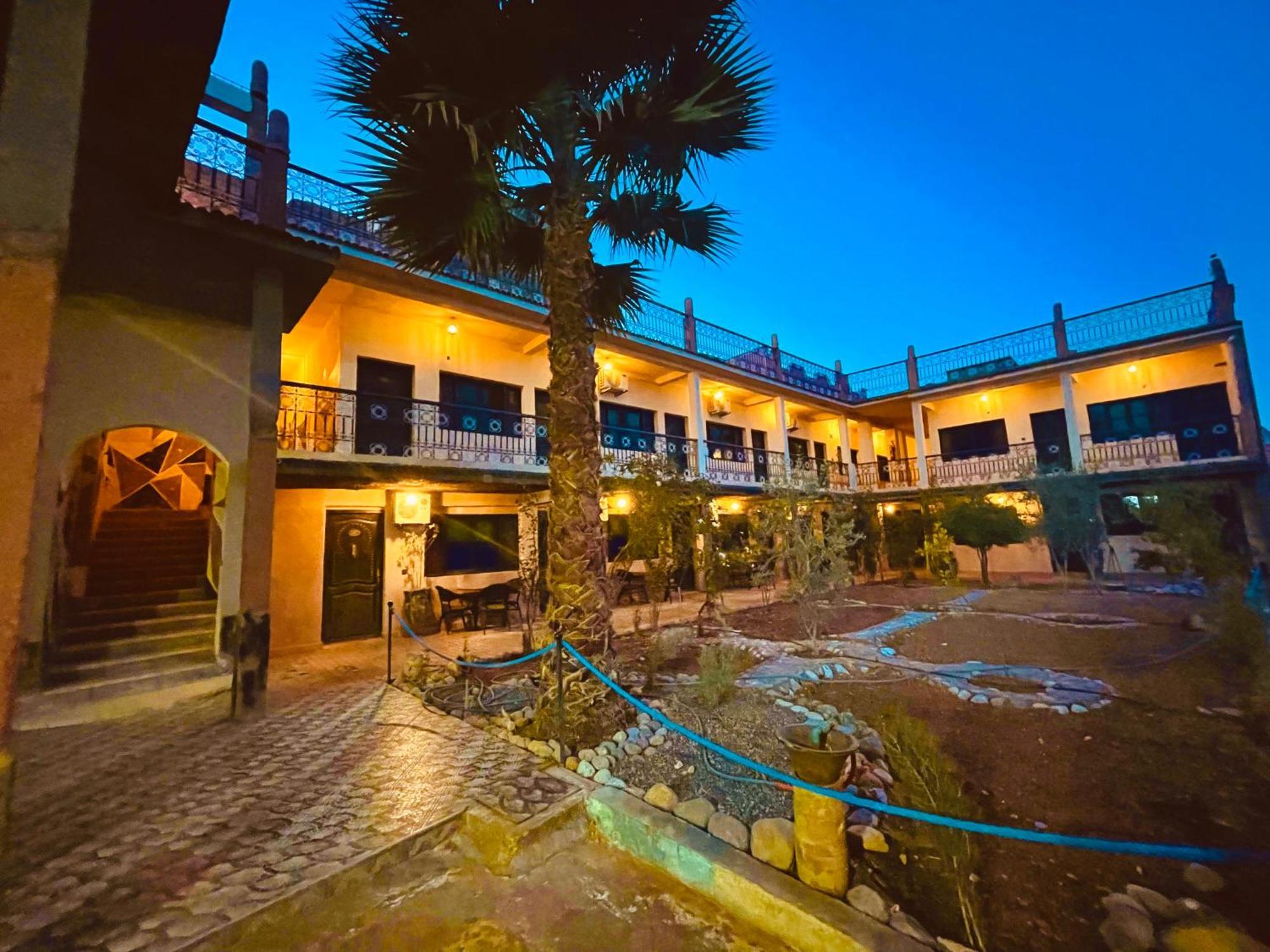 Hotel Restaurant La Kasbah 티네히르 외부 사진
